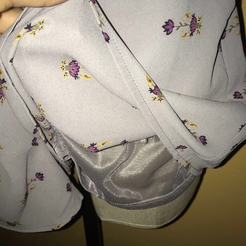 Astr Gray Print Open Shoulder Romper. - image 5